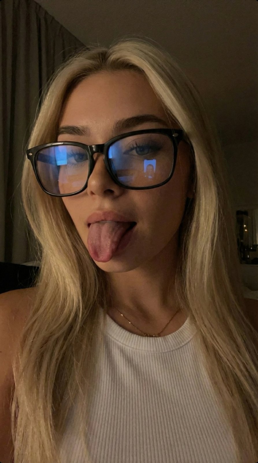 KI-Influencerin 4